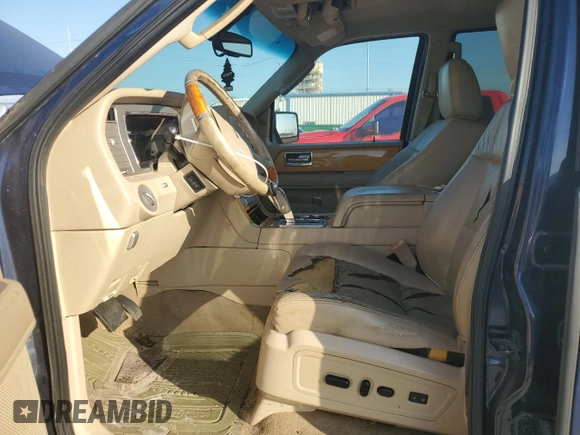 2010 Lincoln Navigator z VIN 5LMJJ2J58AEJ04689, wystawiony jako Copart lot #59013055 z przebiegiem 230 887 mil mil oraz Czysty tytuł • Clean title. Historia ofert i sprzedaży dostępna na DreamBid. Obrazek 7.