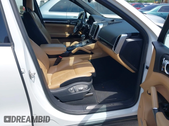 2017 Porsche Cayenne S z VIN WP1AB2A20HLA50805, wystawiony jako IAAI lot #42030013 z przebiegiem 123 578 mil mil oraz . Historia ofert i sprzedaży dostępna na DreamBid. Obrazek 5.