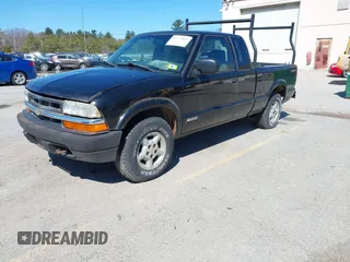 2002 Chevrolet S-10 LS with VIN 1GCDT19W528219000, listed as a IAAI auction lot 41971803 with 134,225 mi miles. Bid and sale history available at carsss.com. Image 2.