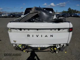 2022 Rivian R1T Launch Edition with VIN 7FCTGAAL7NN005563, listed as a Copart auction lot 47476365 with 39,805 mi miles and Salvage Title. Bid and sale history available at DreamBid. Image 6.