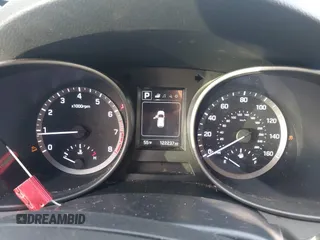 2017 Hyundai Santa Fe 2.4L z VIN 5XYZT3LB2HG412388, wystawiony jako IAAI lot #41174620 z przebiegiem 122 237 mil mil oraz . Historia ofert i sprzedaży dostępna na DreamBid. Obrazek 7.