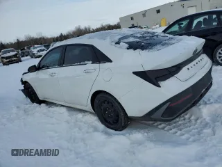 2024 Hyundai Elantra SEL z VIN KMHLM4DG0RU736051, wystawiony jako Copart lot #43045135 z przebiegiem 17 648 mil mil oraz Szkoda całkowita • Salvage title. Historia ofert i sprzedaży dostępna na DreamBid. Obrazek 2.