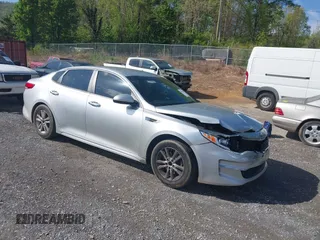 2017 Kia Optima LX z VIN 5XXGT4L36HG153530, wystawiony jako IAAI lot #42077493 z przebiegiem 198 071 mil mil oraz . Historia ofert i sprzedaży dostępna na DreamBid. Obrazek 1.