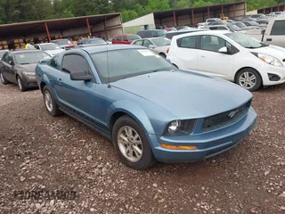 2006 Ford Mustang Standard with VIN 1ZVFT80N965128130, listed as a IAAI auction lot 41985938 with 203,035 mi miles. Bid and sale history available at carsss.com. Image 1.