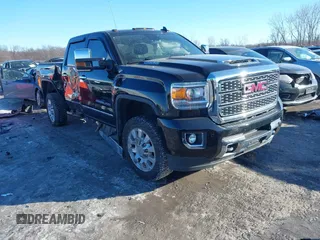 2019 GMC Sierra 2500HD Denali with VIN 1GT12SEYXKF224711, listed as a IAAI auction lot 41407508 with 77,158 mi miles. Bid and sale history available at carsss.com. Image 1.