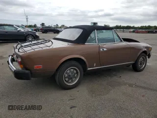 1980 FIAT 124 Spider z VIN 124CS20160764, wystawiony jako Copart lot #69708634 z przebiegiem 64 421 mil mil oraz Szkoda całkowita • Salvage title. Historia ofert i sprzedaży dostępna na DreamBid. Obrazek 3.