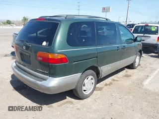 2000 Toyota Sienna LE z VIN 4T3ZF13C8YU215604, wystawiony jako IAAI lot #42348047 z przebiegiem 286 642 mil mil oraz . Historia ofert i sprzedaży dostępna na DreamBid. Obrazek 4.