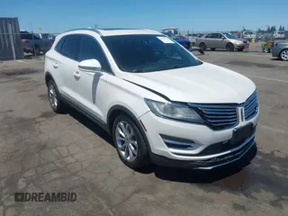 2018 Lincoln MKC Select z VIN 5LMCJ2C98JUL20671, wystawiony jako IAAI lot #42299396 z przebiegiem 121 470 mil mil oraz . Historia ofert i sprzedaży dostępna na DreamBid. Obrazek 1.
