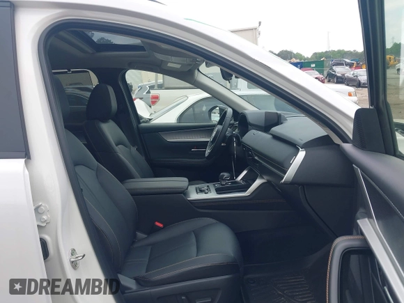 2025 Mazda CX-70 Preferred with VIN JM3KJBHD4S1122583, listed as a IAAI auction lot 42135706 with 1,700 mi miles and . Bid and sale history available at DreamBid. Image 5.