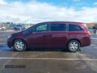 2013 Honda Odyssey LX z VIN 5FNRL5H25DB058422, wystawiony jako IAAI lot #42247200 z przebiegiem 137 053 mil mil oraz . Historia ofert i sprzedaży dostępna na DreamBid. Obrazek 14.