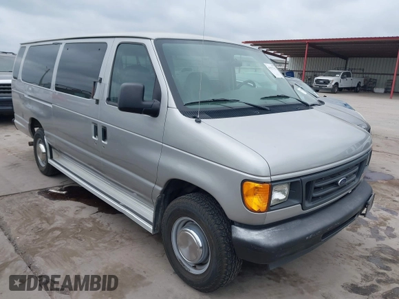 2003 Ford Econoline Passenger XL z VIN 1FBSS31L13HB42090, wystawiony jako IAAI lot #41517752 z przebiegiem 77 041 mil mil oraz . Historia ofert i sprzedaży dostępna na DreamBid. Obrazek 1.