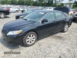 2011 Toyota Camry LE z VIN 4T1BF3EK7BU141206, wystawiony jako Copart lot #59006005 z przebiegiem 173 967 mil mil oraz Szkoda całkowita • Salvage title. Historia ofert i sprzedaży dostępna na DreamBid. Obrazek 1.