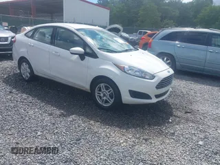 2019 Ford Fiesta SE z VIN 3FADP4BJ3KM114428, wystawiony jako IAAI lot #42312370 z przebiegiem 90 296 mil mil oraz . Historia ofert i sprzedaży dostępna na DreamBid. Obrazek 1.