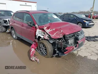 2018 Volkswagen Tiguan S с VIN 3VV1B7AX9JM085312, выставлен на аукционе IAAI как лот 41656827 с пробегом 122 322 миль миль и . История ставок и продаж доступна на DreamBid. Изображение 1.