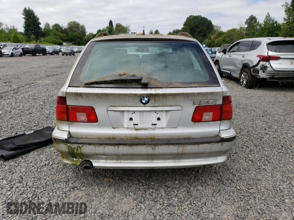 2000 BMW 5 Series 528iAt with VIN WBADP6341YBV64316, listed as a Copart auction lot 61557144 with 0 mi miles and Clean Title. Bid and sale history available at carsss.com. Image 6.