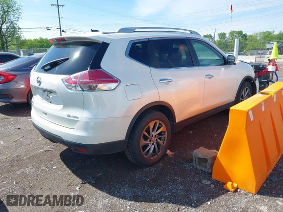 2015 Nissan Rogue SL with VIN 5N1AT2MV8FC823548, listed as a IAAI auction lot 42070704 with 125,331 mi miles. Bid and sale history available at carsss.com. Image 4.