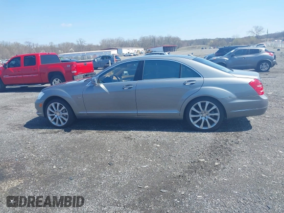 2012 Mercedes-Benz S 550 z VIN WDDNG9EB8CA477487, wystawiony jako IAAI lot #41936591 z przebiegiem 61 182 mil mil oraz . Historia ofert i sprzedaży dostępna na DreamBid. Obrazek 14.