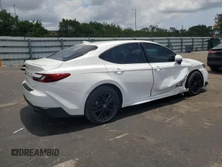 2025 Toyota Camry LE z VIN 4T1DAACK7SU131547, wystawiony jako Copart lot #59087285 z przebiegiem 884 mil mil oraz Szkoda całkowita • Salvage title. Historia ofert i sprzedaży dostępna na DreamBid. Obrazek 3.