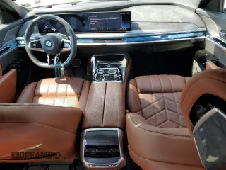 2023 BMW 7 Series 740i z VIN WBA23EH08PCM38868, wystawiony jako Copart lot #59627874 z przebiegiem 17 691 mil mil oraz Szkoda całkowita • Salvage title. Historia ofert i sprzedaży dostępna na DreamBid. Obrazek 8.