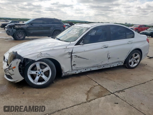 2013 BMW 3 Series 328i xDrive z VIN WBA3B3C56DJ811038, wystawiony jako Copart lot #55895825 z przebiegiem 111 090 mil mil oraz Czysty tytuł • Clean title. Historia ofert i sprzedaży dostępna na DreamBid. Obrazek 1.