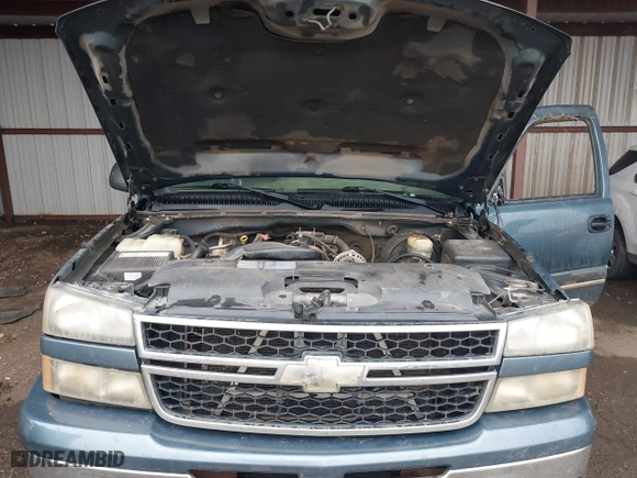 2006 Chevrolet Silverado 1500 LT1 with VIN 1GCEK19B86E186215, listed as a IAAI auction lot 41190630 with 394,548 mi miles. Bid and sale history available at carsss.com. Image 10.