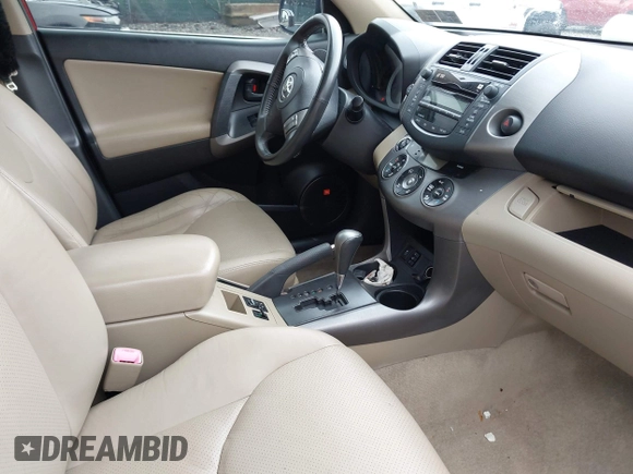 2010 Toyota RAV4 Limited z VIN JTMDF4DVXA5027336, wystawiony jako IAAI lot #42264028 z przebiegiem 118 122 mil mil oraz . Historia ofert i sprzedaży dostępna na DreamBid. Obrazek 5.