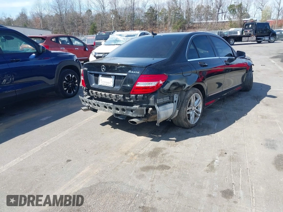2013 Mercedes-Benz C 300 Sport z VIN WDDGF8AB1DR262578, wystawiony jako IAAI lot #41828966 z przebiegiem 176 190 mil mil oraz . Historia ofert i sprzedaży dostępna na DreamBid. Obrazek 4.