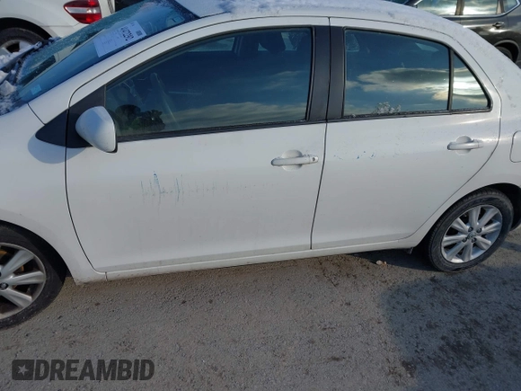 2009 Toyota Yaris z VIN JTDBT903991341371, wystawiony jako IAAI lot #41472292 z przebiegiem 205 596 mil mil oraz . Historia ofert i sprzedaży dostępna na DreamBid. Obrazek 12.