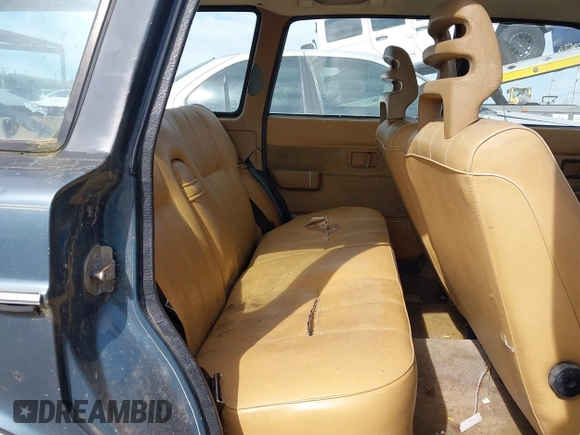 1990 Volvo 240 z VIN YV1AA8854L1871654, wystawiony jako IAAI lot #42004030 z przebiegiem 393 708 mil mil oraz . Historia ofert i sprzedaży dostępna na DreamBid. Obrazek 8.