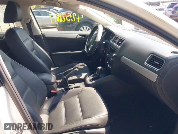 2014 Volkswagen Jetta SE с VIN 3VWD17AJ9EM420615, выставлен на аукционе IAAI как лот 42521817 с пробегом 95 433 миль миль и . История ставок и продаж доступна на DreamBid. Изображение 5.