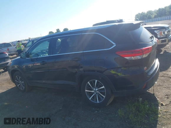 2018 Toyota Highlander SE with VIN 5TDKZRFH1JS529875, listed as a IAAI auction lot 42181502 with 182,652 mi miles and . Bid and sale history available at DreamBid. Image 14.