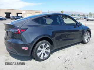 2024 Tesla Model Y z VIN 7SAYGDED2RF032628, wystawiony jako IAAI lot #42507569 z przebiegiem 22 845 mil mil oraz . Historia ofert i sprzedaży dostępna na DreamBid. Obrazek 4.