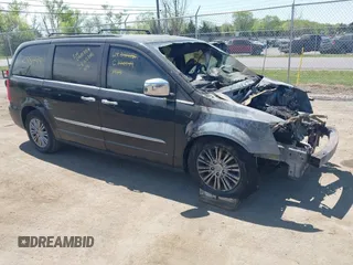 2016 Chrysler Town & Country Touring z VIN 2C4RC1CG6GR248203, wystawiony jako IAAI lot #42098444 z przebiegiem Nie podano mil oraz . Historia ofert i sprzedaży dostępna na DreamBid. Obrazek 1.