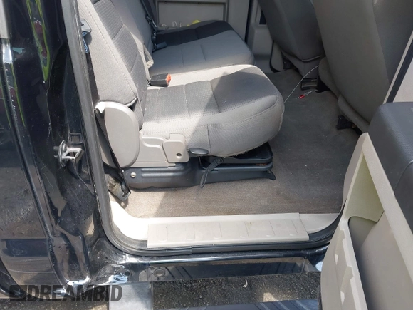2010 Ford F-250 XL with VIN 1FTSW2BR5AEA52629, listed as a IAAI auction lot 42766025 with 144,597 mi miles and . Bid and sale history available at DreamBid. Image 8.