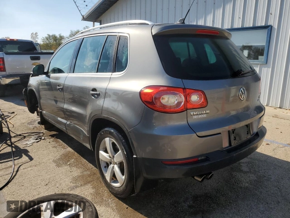 2010 Volkswagen Tiguan SEL with VIN WVGBV7AX2AW528700, listed as a Copart auction lot 76554624 with 134,566 mi miles and Salvage Title. Bid and sale history available at DreamBid. Image 2.