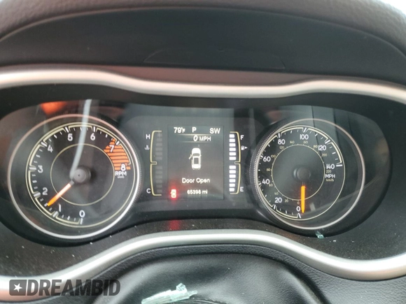 2017 Jeep Cherokee Altitude z VIN 1C4PJLAS8HW585318, wystawiony jako Copart lot #57315775 z przebiegiem 65 398 mil mil oraz Szkoda całkowita • Salvage title. Historia ofert i sprzedaży dostępna na DreamBid. Obrazek 9.