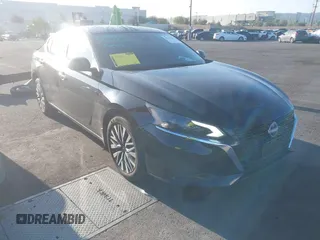 2024 Nissan Altima SV z VIN 1N4BL4DV9RN425445, wystawiony jako IAAI lot #42141167 z przebiegiem 15 730 mil mil oraz . Historia ofert i sprzedaży dostępna na DreamBid. Obrazek 1.