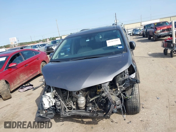2018 Toyota Sienna XLE Auto Access Seat with VIN 5TDYZ3DC3JS951774, listed as a IAAI auction lot 41567595 with 160,197 mi miles. Bid and sale history available at carsss.com. Image 12.