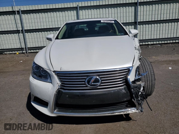 2014 Lexus LS 460 with VIN JTHCL5EF4E5022820, listed as a Copart auction lot 52346385 with 40,862 mi miles and Salvage Title. Bid and sale history available at DreamBid. Image 5.