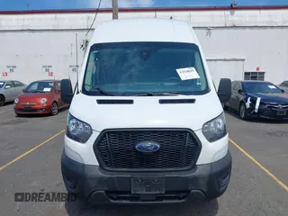 2023 Ford Transit Cargo z VIN 1FTBR3U86PKA69175, wystawiony jako IAAI lot #42520049 z przebiegiem 50 866 mil mil oraz . Historia ofert i sprzedaży dostępna na DreamBid. Obrazek 12.