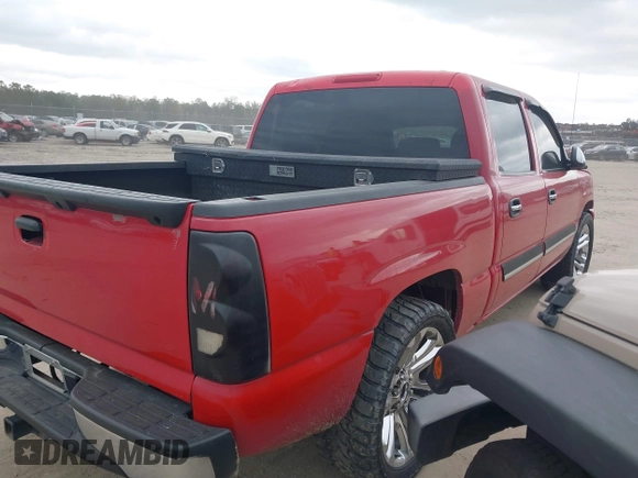 2007 Chevrolet Silverado 1500 LS with VIN 2GCEC13V371153707, listed as a IAAI auction lot 41832004 with 235,028 mi miles and . Bid and sale history available at DreamBid. Image 4.