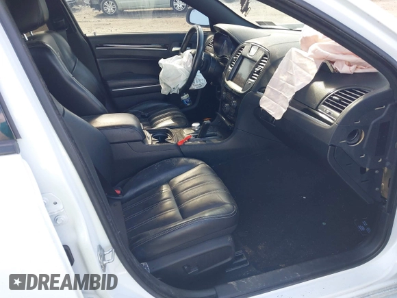 2019 Chrysler 300 S z VIN 2C3CCABG6KH659109, wystawiony jako IAAI lot #41987079 z przebiegiem Nie podano mil oraz . Historia ofert i sprzedaży dostępna na DreamBid. Obrazek 5.