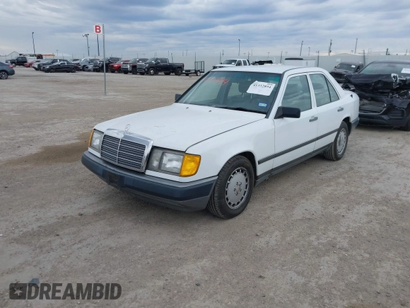 1989 Mercedes-Benz 300 E z VIN WDBEA30D6KB024140, wystawiony jako IAAI lot #41332894 z przebiegiem 237 628 mil mil oraz . Historia ofert i sprzedaży dostępna na DreamBid. Obrazek 2.