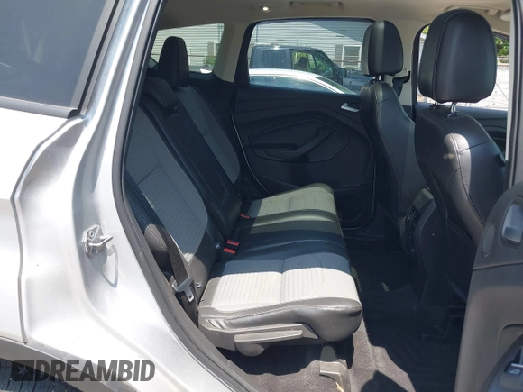2017 Ford Escape SE z VIN 1FMCU9G95HUD37371, wystawiony jako IAAI lot #42393304 z przebiegiem 76 039 mil mil oraz . Historia ofert i sprzedaży dostępna na DreamBid. Obrazek 8.