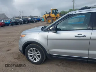 2013 Ford Explorer XLT with VIN 1FM5K7D8XDGC48662, listed as a IAAI auction lot 42182134 with 220,064 mi miles. Bid and sale history available at carsss.com. Image 14.