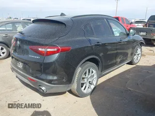 2018 Alfa Romeo Stelvio Sport z VIN ZASFAKPN0J7B71013, wystawiony jako IAAI lot #41938050 z przebiegiem Nie podano mil oraz . Historia ofert i sprzedaży dostępna na DreamBid. Obrazek 4.