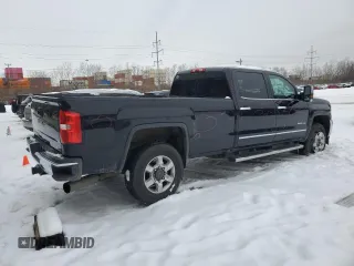 2018 GMC Sierra 2500HD SLT with VIN 1GT12TEY5JF261458, listed as a Copart auction lot 41449335 with 231,575 mi miles and Salvage Title. Bid and sale history available at carsss.com. Image 3.