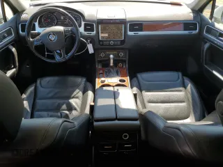 2014 Volkswagen Touareg Lux z VIN WVGEF9BP4ED011436, wystawiony jako Copart lot #74207144 z przebiegiem 207 059 mil mil oraz Szkoda całkowita • Salvage title. Historia ofert i sprzedaży dostępna na DreamBid. Obrazek 8.