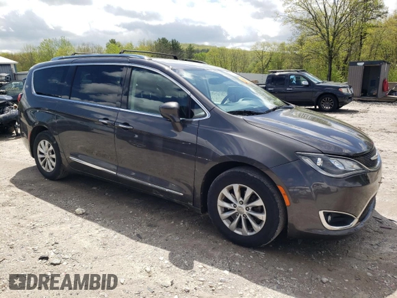 2018 Chrysler Pacifica Touring L with VIN 2C4RC1BG6JR124425, listed as a Copart auction lot 56132055 with 89,575 mi miles and Salvage Title. Bid and sale history available at DreamBid. Image 4.