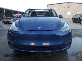2025 Tesla Model Y Long Range with VIN 7SAYGDEDXSF232808, listed as a Copart auction lot 85647524 with 183 mi miles and Salvage Title. Bid and sale history available at DreamBid. Image 5.